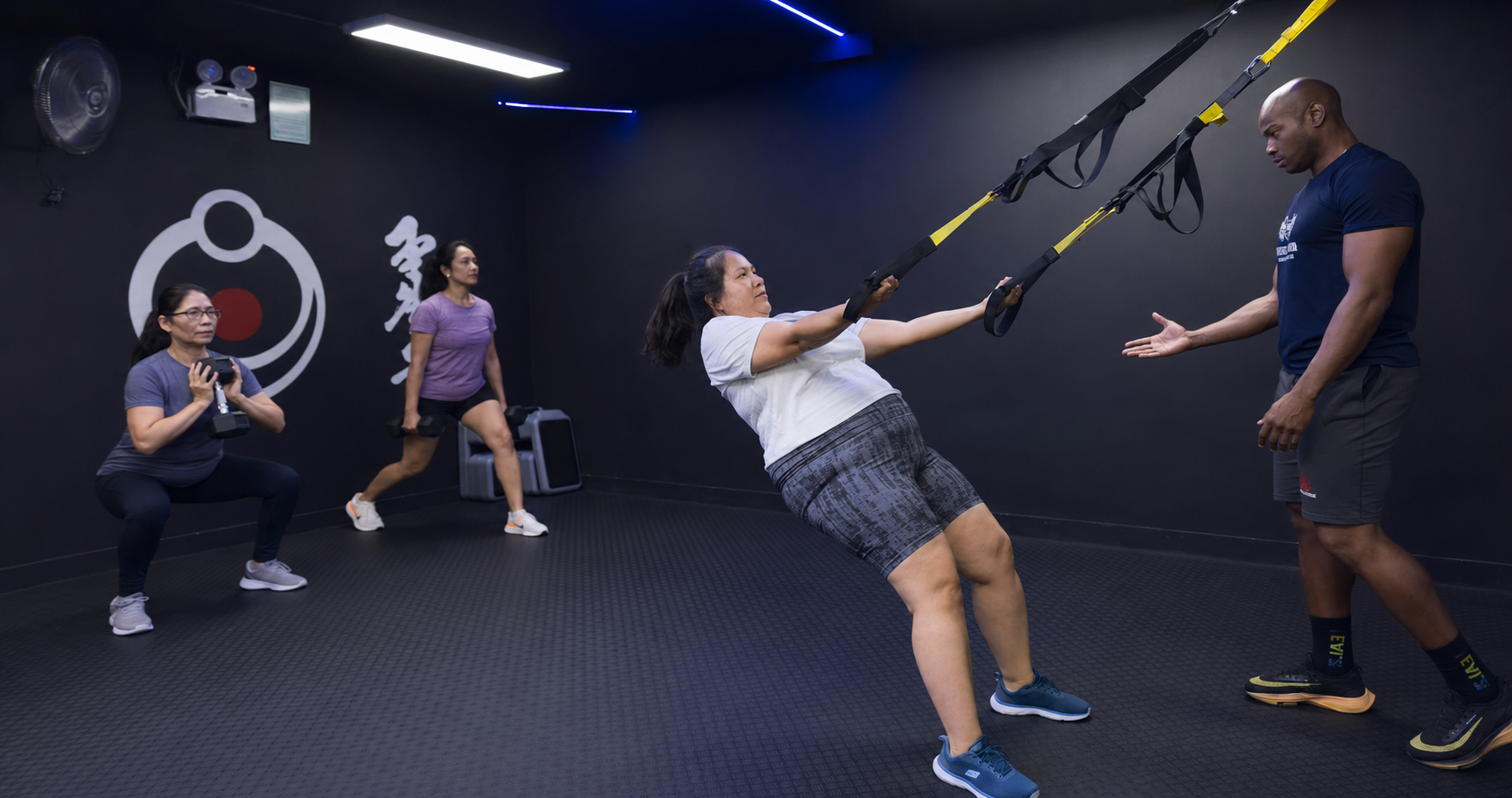 Sesión funcional con TRX y mancuernas guiada por coach